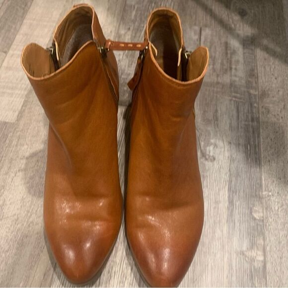 Frye heeled Booties size 8 m leather upper wooden heel - Picture 2 of 10